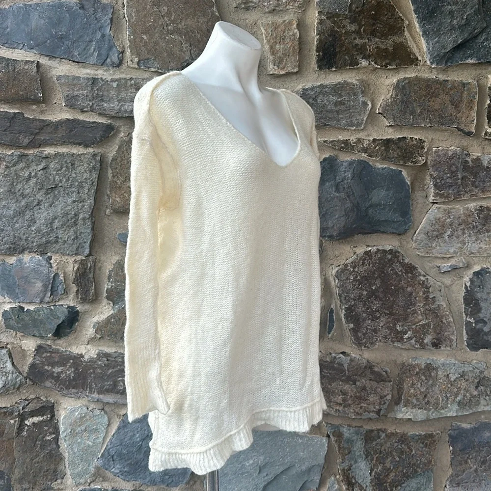 Free People Alpaca Knit Lofty V-Neck Pullover Sweater in Ivory Size Medium